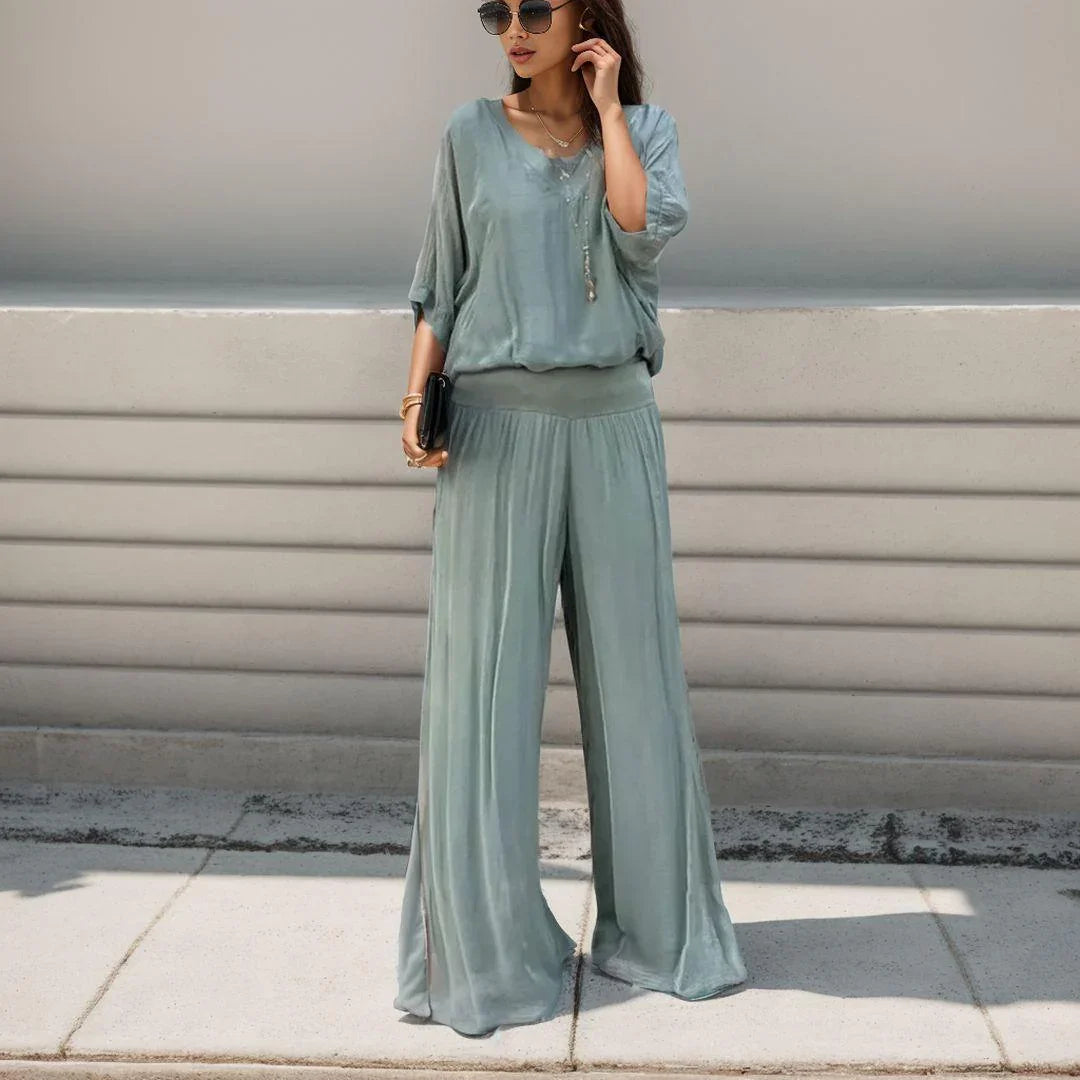 Vivace™| Set in Extra Light Poplin with Fitted Waist and V-Neck