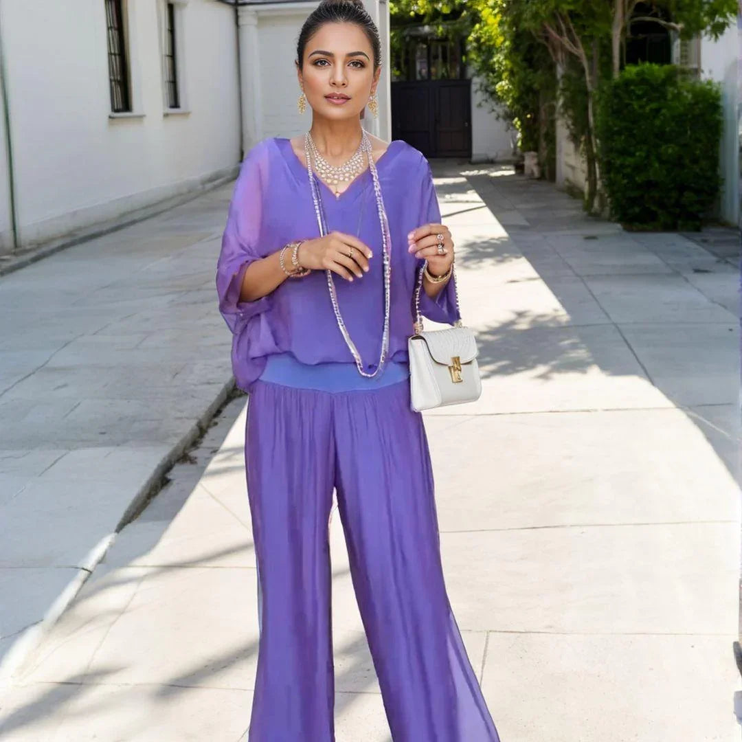 Vivace™| Set in Extra Light Poplin with Fitted Waist and V-Neck